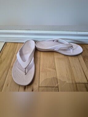 Crocs women's size 10 light pink flip flops